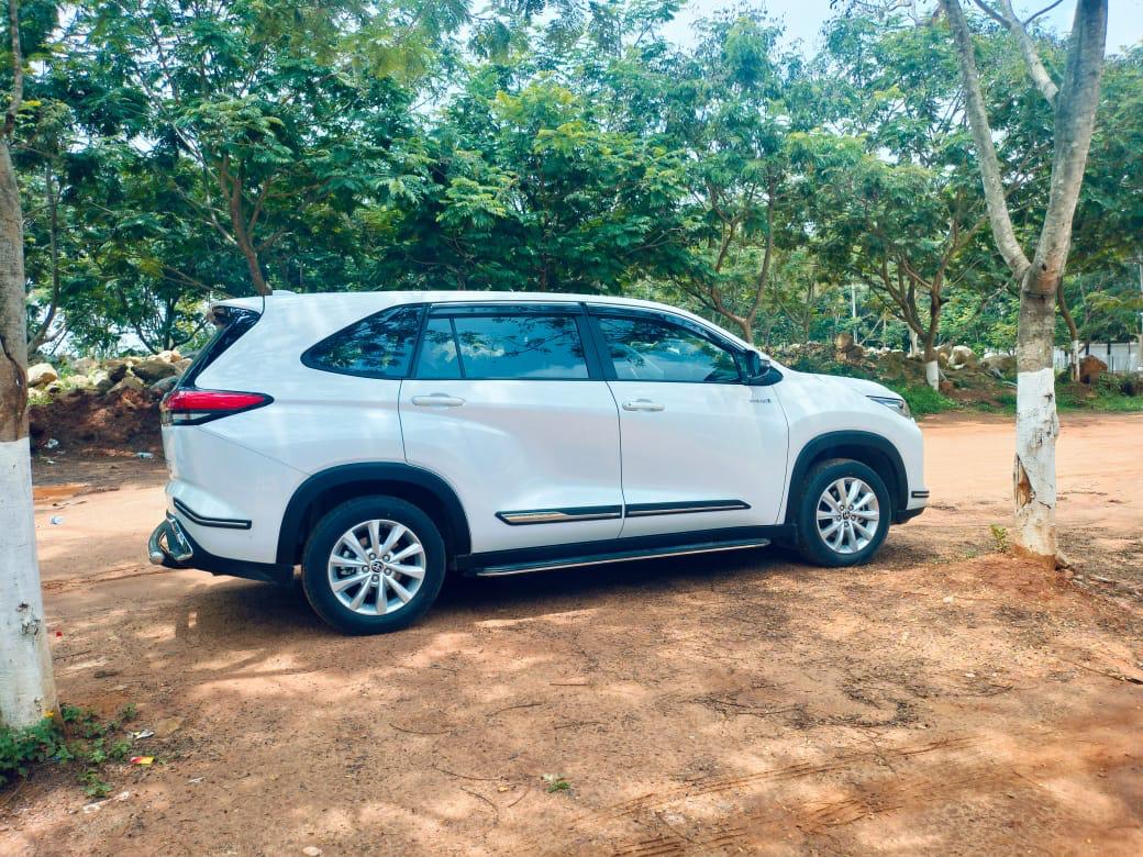 Innova Hycross - image 2